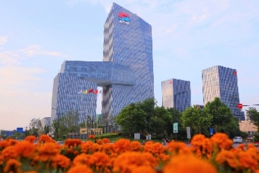 點贊！中國巨石榮登2023年玻璃纖維十大品牌榜單之首